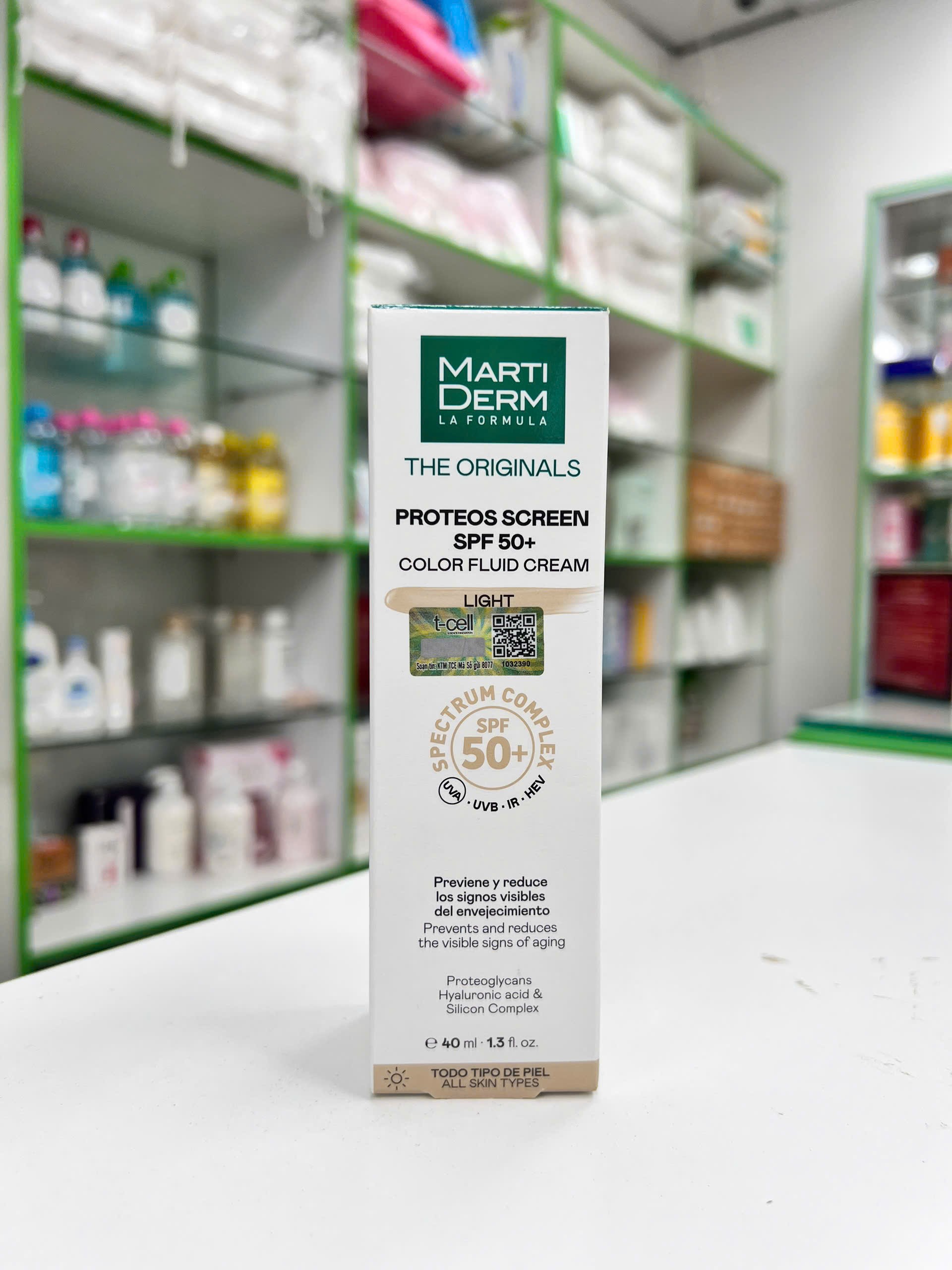 Kem Chống Nắng MartiDerm Proteos Screen SPF 50+ Color Fluid Cream (Light) — tổng quan sản phẩm với packaging và texture