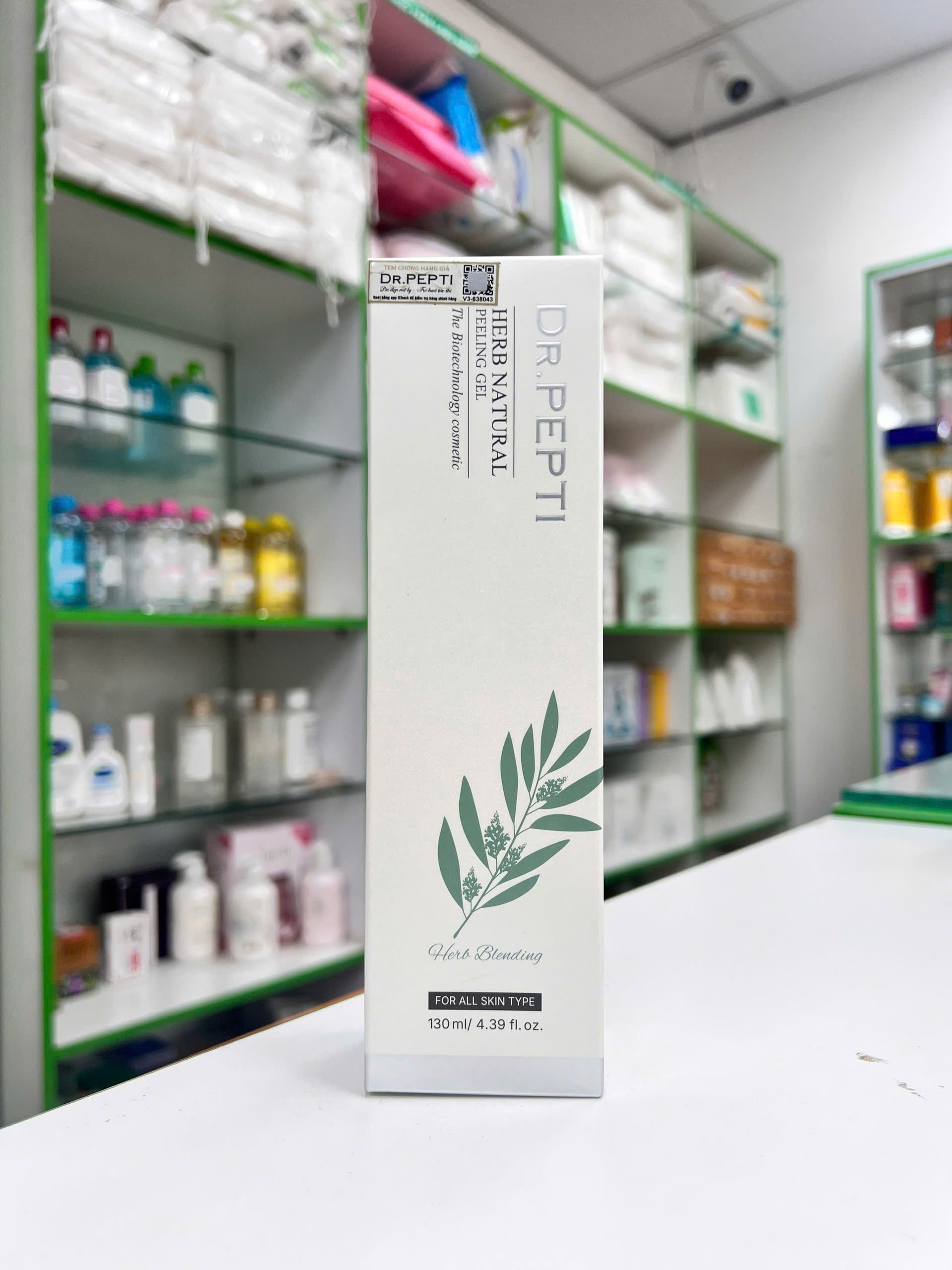 Tẩy Tế Bào Chết Dr.Pepti Herb Natural Peeling Gel — chai sản phẩm và hộp giấy